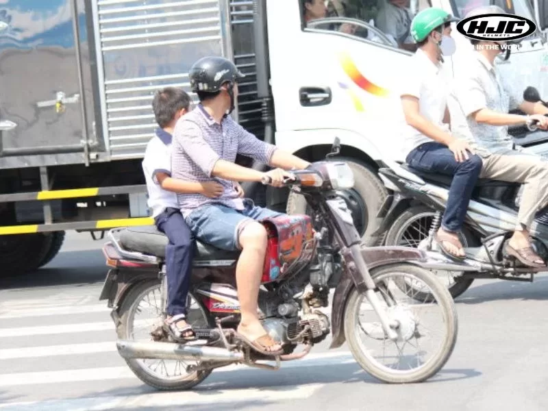 Trẻ em từ mấy tuổi bắt buộc phải đội mũ bảo hiểm